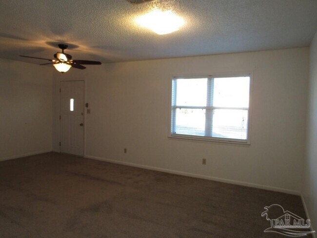 Building Photo - 6303 Green Acres Dr