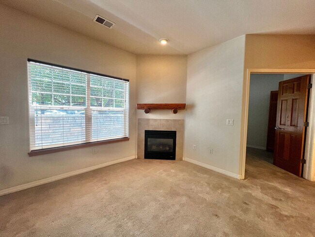 Building Photo - 5220 Boardwalk Dr