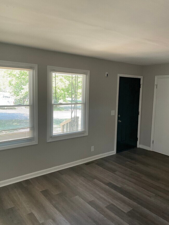 Foto del edificio - 1/2 MONTHS RENT FREE WITH A SIGNED LEASE B...