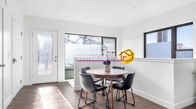 Foto del edificio - 2 Bed Townhome - *Includes Internet!!