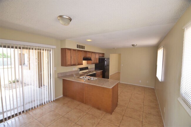 Building Photo - 2047 N 48th Ln