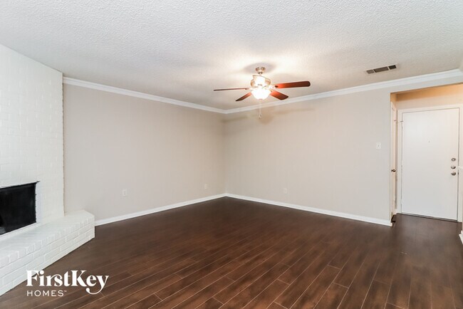 Foto del edificio - 6119 Springwood Dr