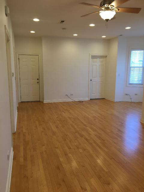 Building Photo - 3557 N Marshfield Ave