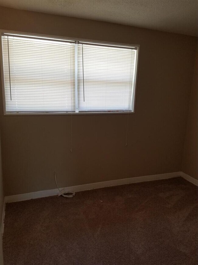 Building Photo - 7031 Cotillion Rd N