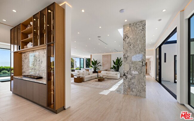 Foto del edificio - 365 Trousdale Pl