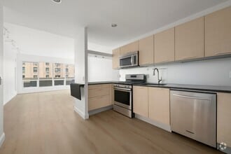 Building Photo - 350 W 42nd St