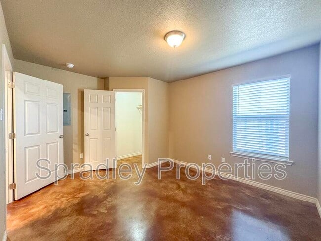 Building Photo - 929 Laila Ln