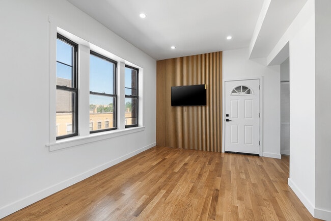 Building Photo - 3025 W Irving Park Rd