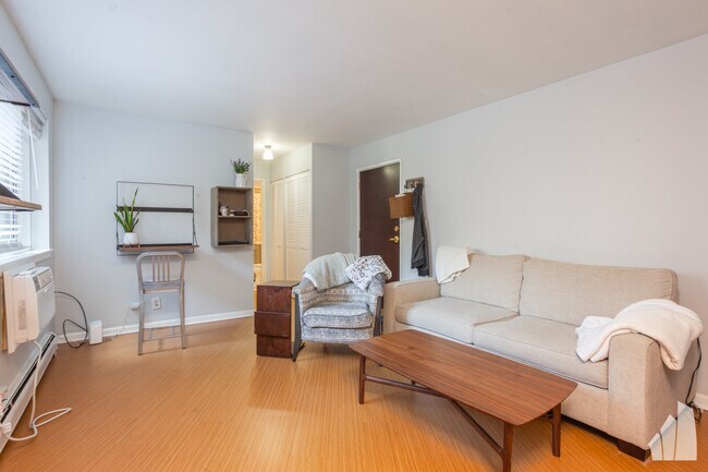 Foto del edificio - 644 W Arlington Pl