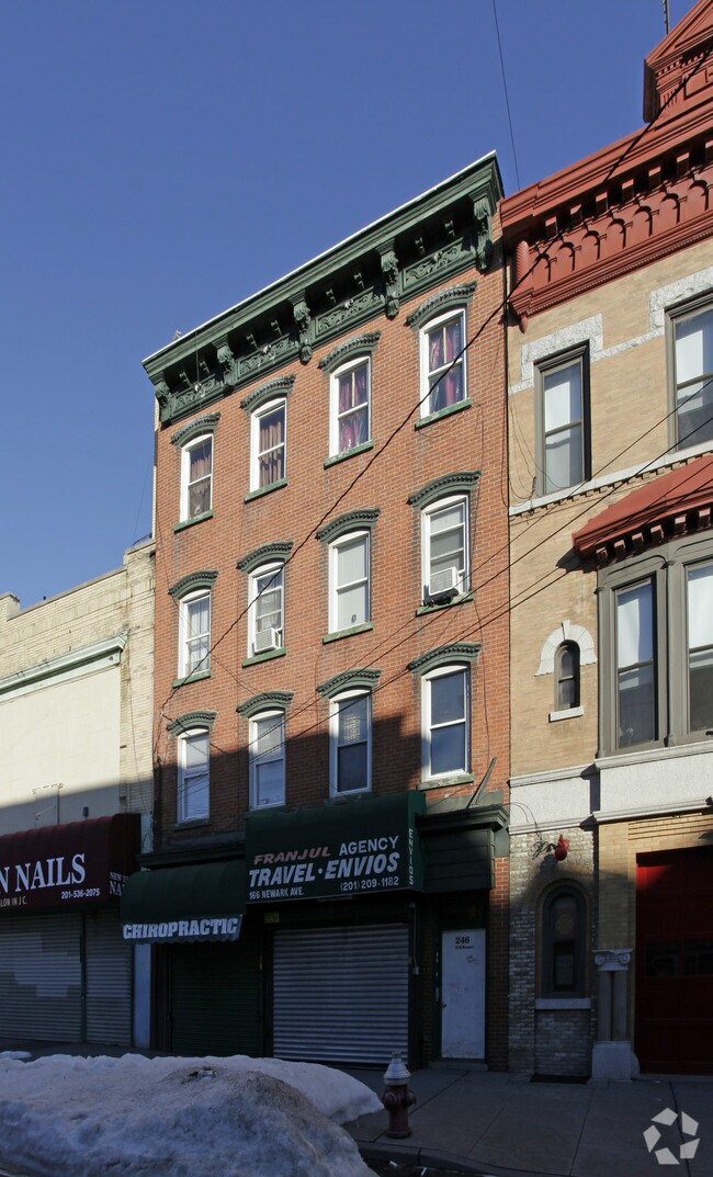 Primary Photo - 246 Bay St