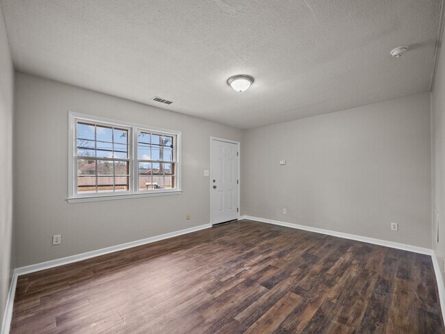 Foto del edificio - Welcome to Lakeview Park!