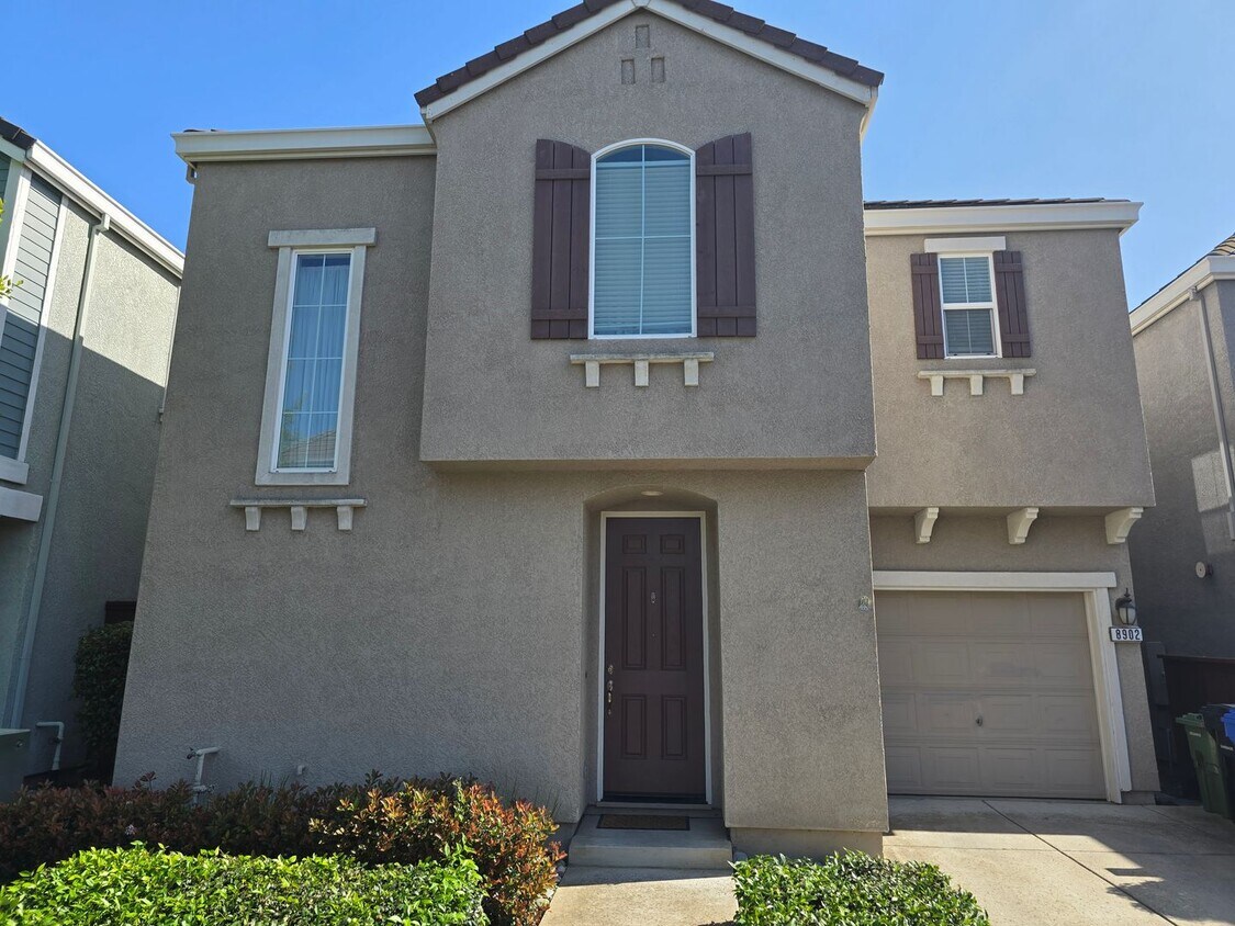 Primary Photo - COMING SOON! Beautiful 3 bedroom 2 Bath ho...