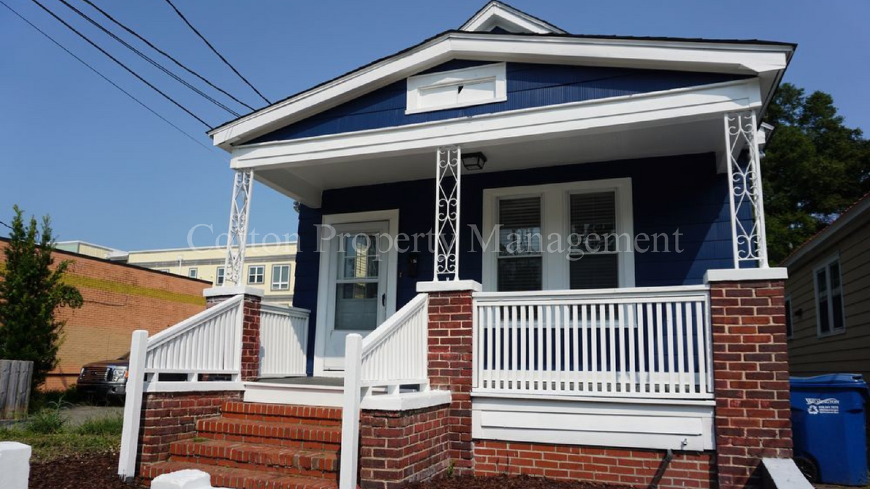 Foto principal - Beautiful 2BR/1BA Renovated, Historic Prop...