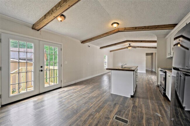 Building Photo - 19346 Forest Ln Cir