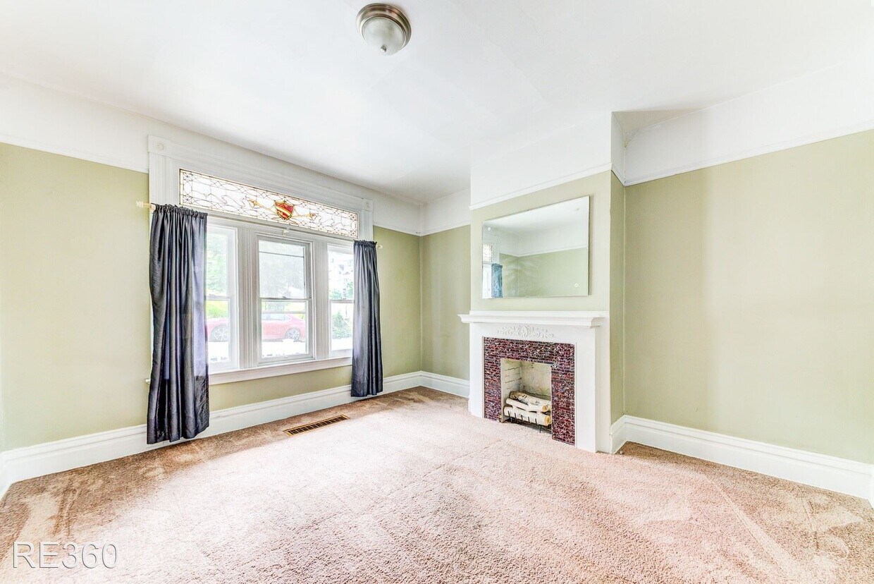 Primary Photo - 4 br, 1.5 bath House - 15 St Thomas Street...