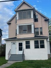 Building Photo - 36 Oakwood Ave