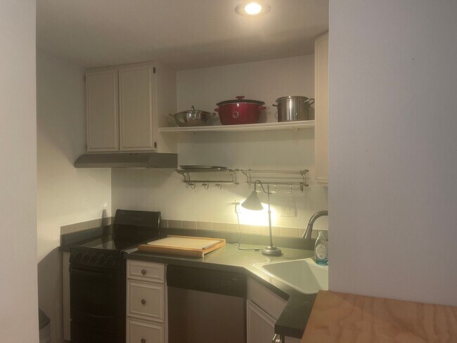 Building Photo - Studio available at Seacliff!