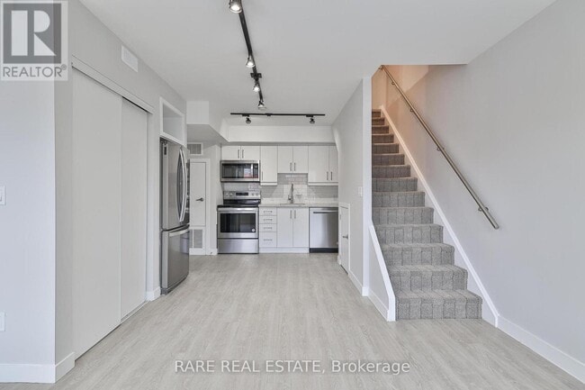 Building Photo - 592 Marlee Ave