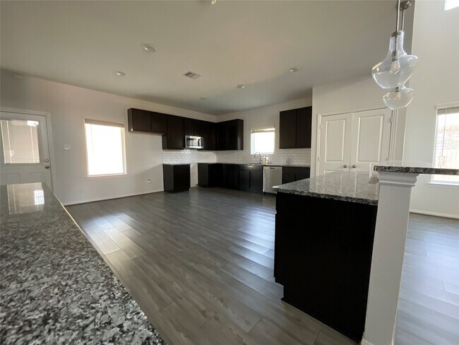 Building Photo - 8039 Brooks Crossing Dr
