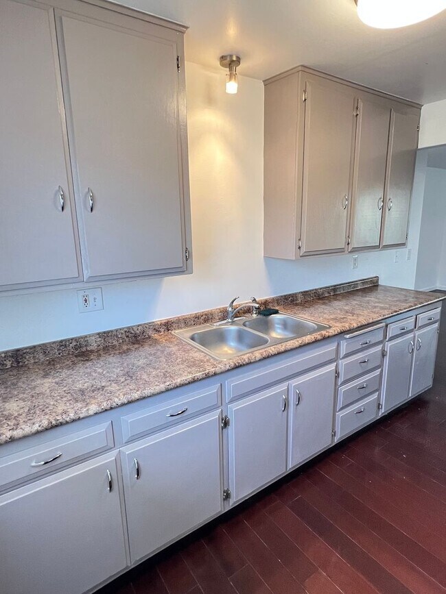 Foto del edificio - 4130 Hathaway Ave