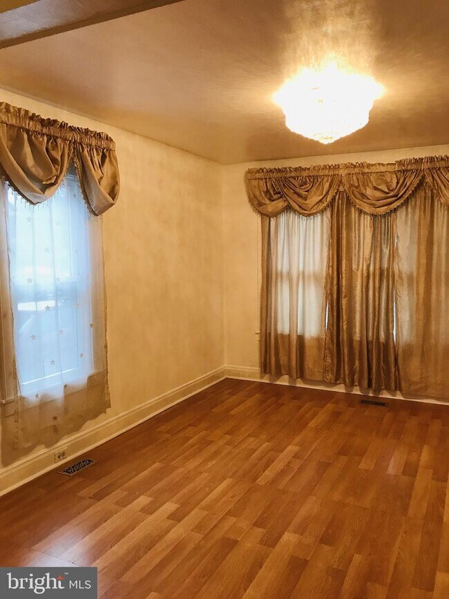 Building Photo - 749 Sligo Ave