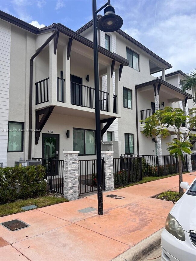 Building Photo - 4269 NW 83rd Ave