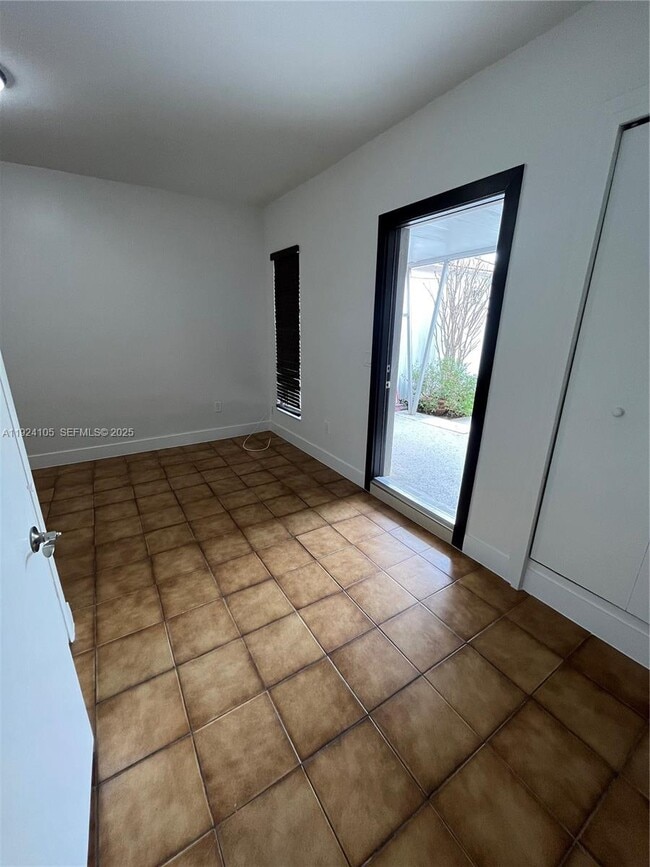 Foto del edificio - 920 SW 30th Ave