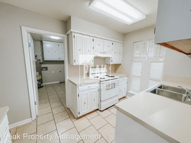 Foto del edificio - 3 br, 2 bath House - 306A W 36th St