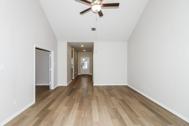 Building Photo - 416 Mustang Trot Dr