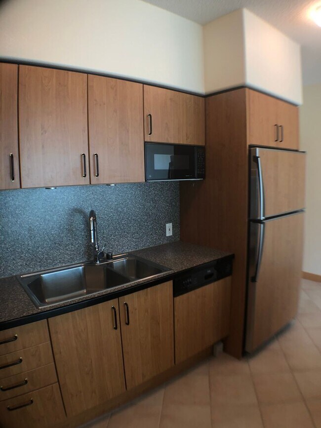 Foto del edificio - 1 bed, 1 bath, 1 parking with a lanai, located in One Archer Lane!