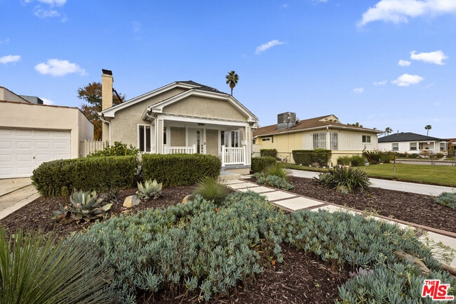 Foto del edificio - 3807 W 59th Pl