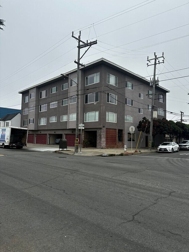 Foto del edificio - Ocean Views!!! Large and Spacious 2BR/2BA ...