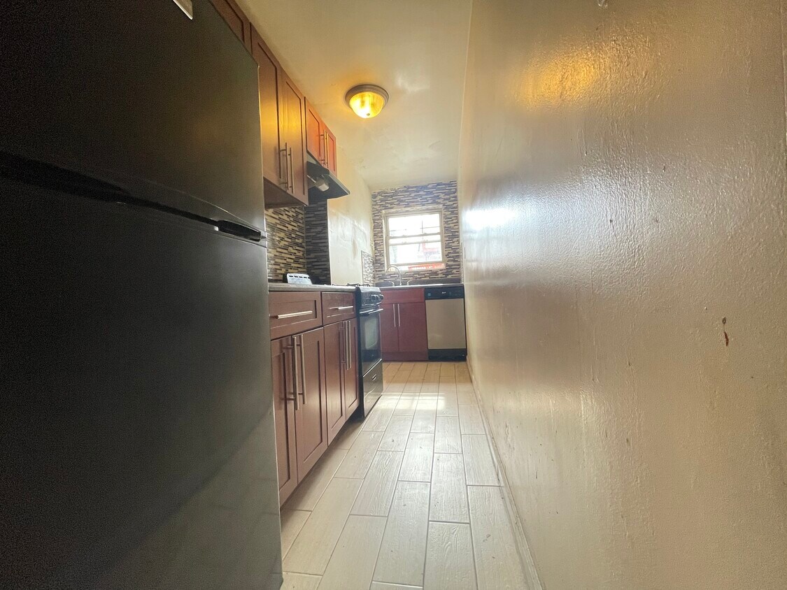 Primary Photo - 38 Duncan Ave