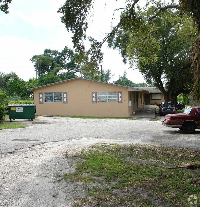 Primary Photo - 590 NW 91st St