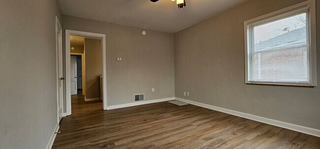 Building Photo - Newly Renovated 1-Bedroom Apartment | Top ...