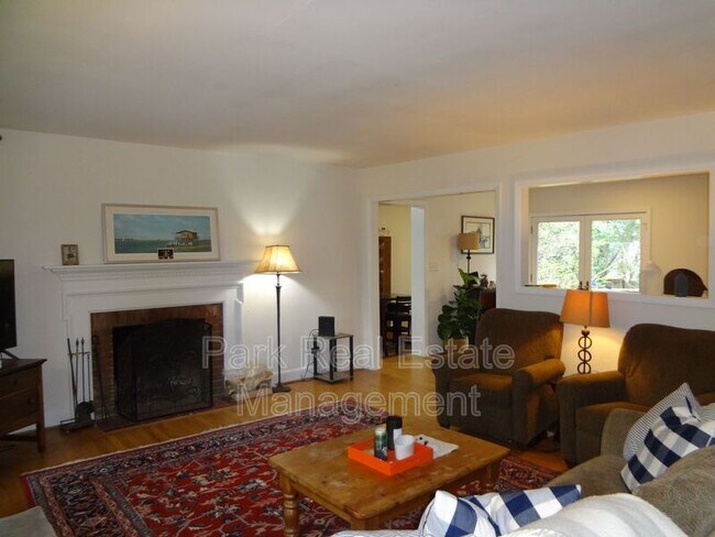Foto del edificio - 806 Woodland Ave