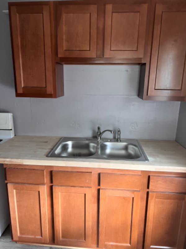 30 Eberts Ln Unit Front, York, PA 17403 Room for Rent in York, PA