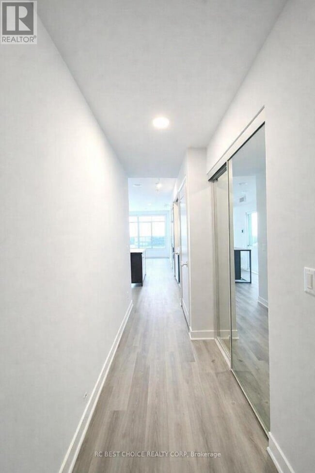 Building Photo - 30 Upper Mall Wy