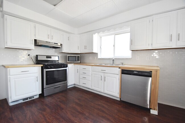 Foto del edificio - 4229 Haldane St