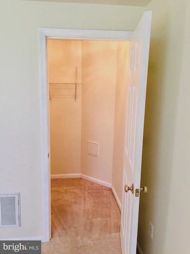 Building Photo - 8223 Lyndhurst St