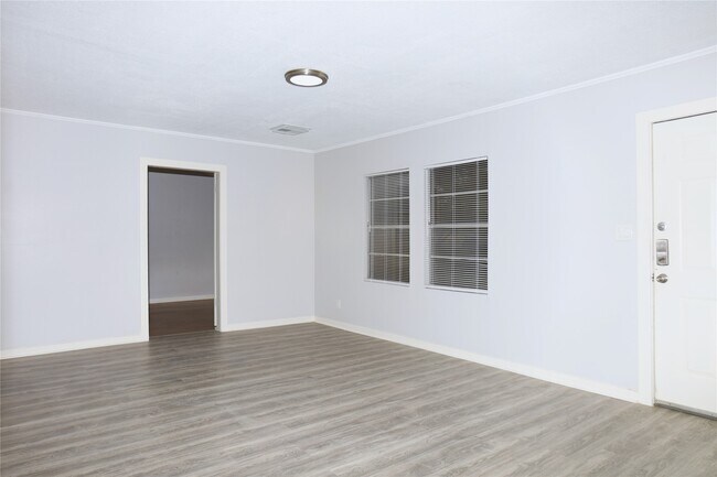 Foto del edificio - 617 Hurst Pl