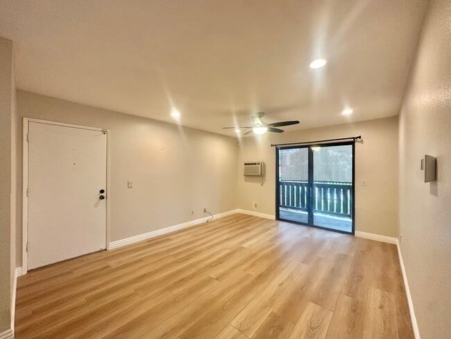Building Photo - Newly Renovated 1 BD / 1 BA W/ Large Priva...