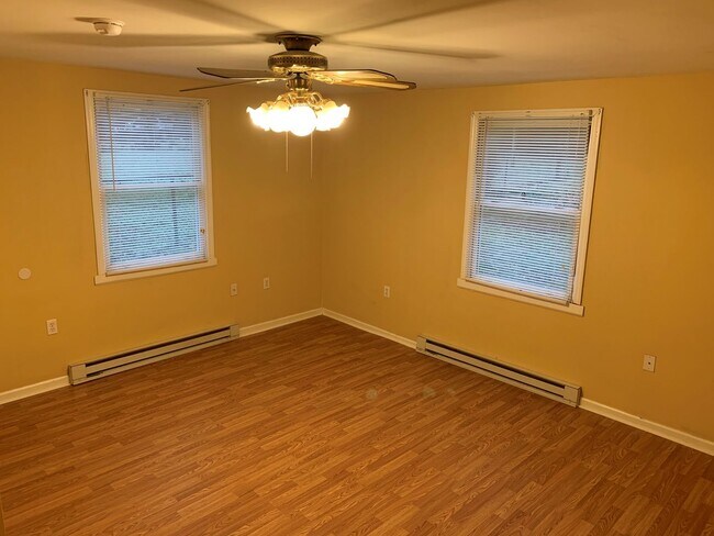 Building Photo - One Level House with Covered Front Porch