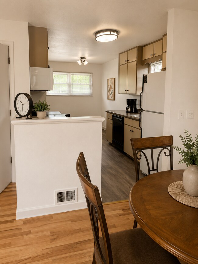 Foto del edificio - Fully Furnished 4 Bed, 2 Bath Home | West End Gem | All Utilities + WiFi Included
