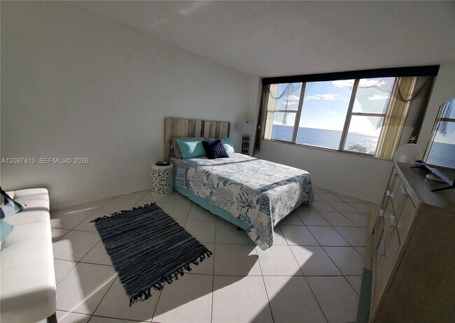 Foto del edificio - 3180 S Ocean Dr