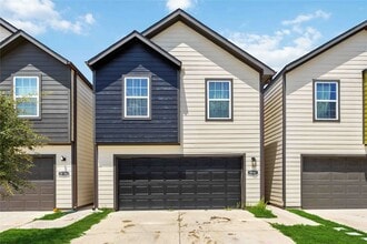 Building Photo - 9941 Lanewell St