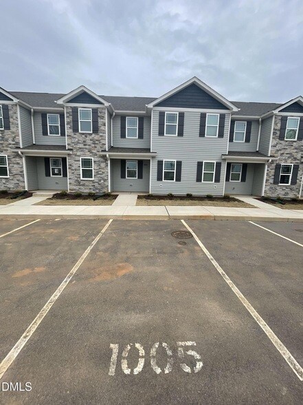 Foto del edificio - 1005 Peony Ln