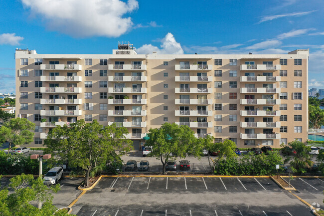 Building Photo - Island Place at North Bay Village