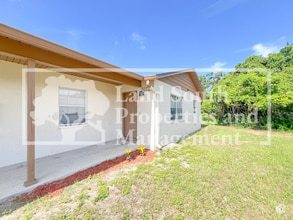 Building Photo - 5827 Charlton Dr