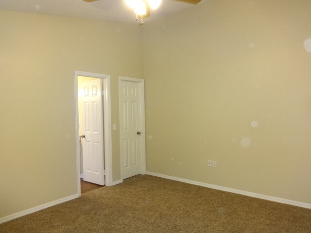 Building Photo - 10835 Peppersong Dr
